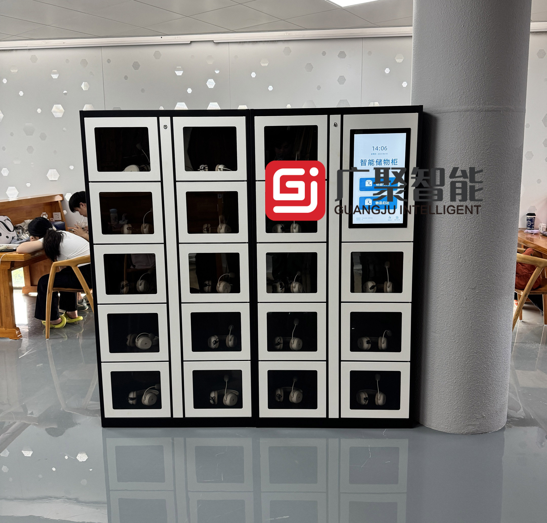东莞某大学共享智能储物柜调试完成